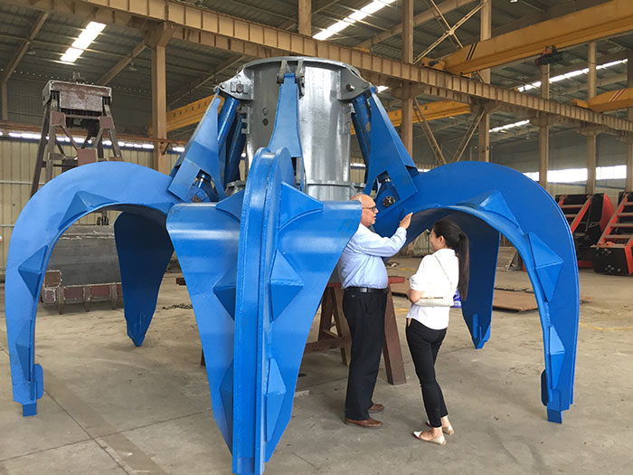 8 m³ electro-hydraulic grab cranes delivery to Pakistan